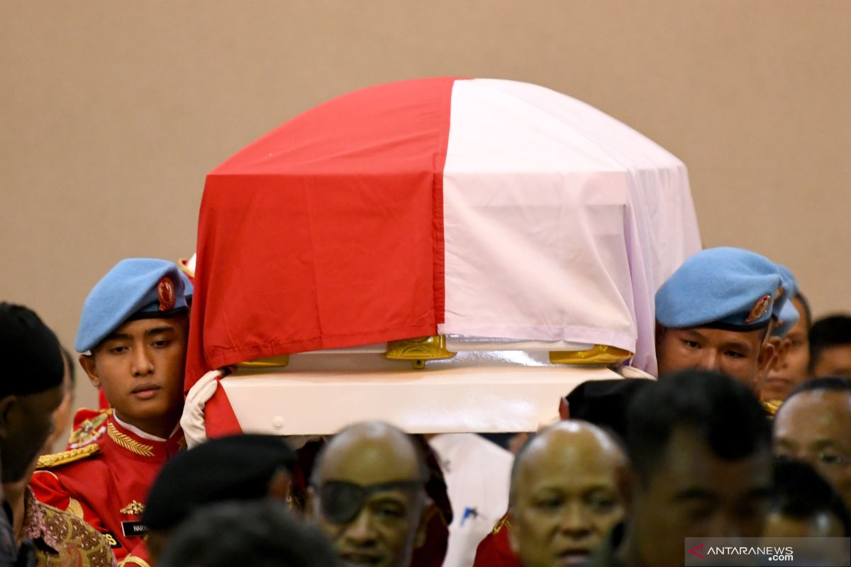 Presiden Jokowi pimpian upacara pemakaman BJ Habibie