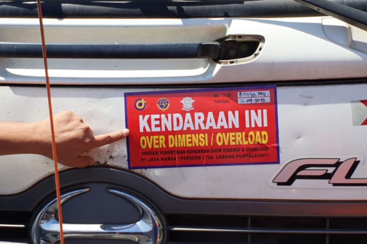 Operasi ODOL di Cipularang,130 truk terjaring