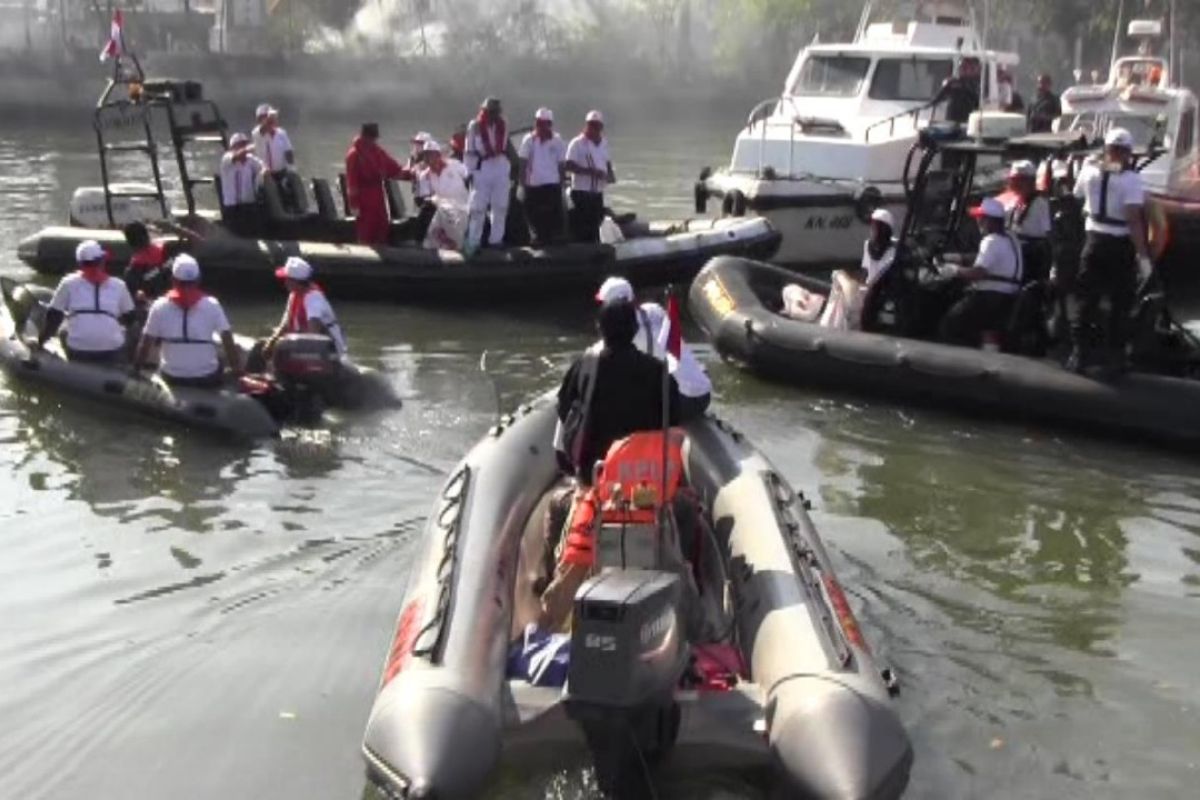 Kesyahbandaran Tanjung Perak gelar bersih laut dan pantai