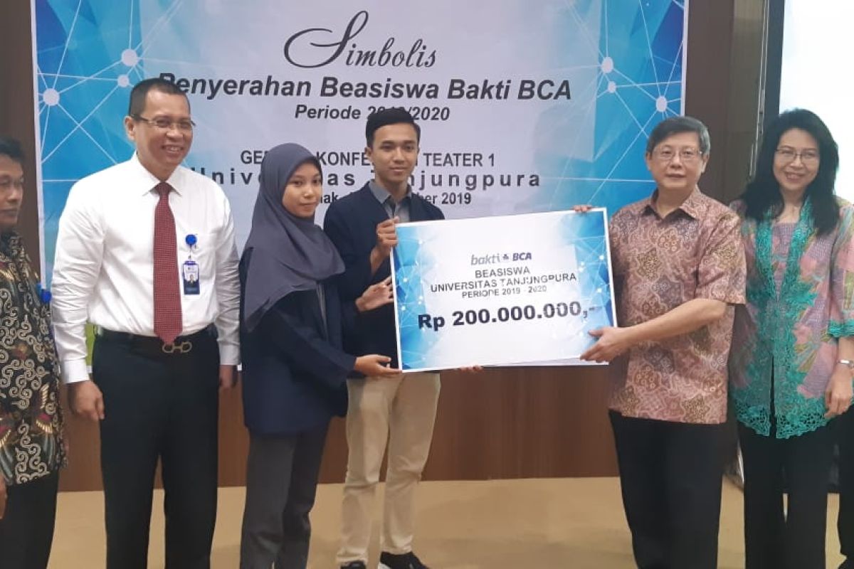 BCA Gelar kuliah umum-serahkan beasiswa Rp200 Juta bagi mahasiswa berprestasi Untan