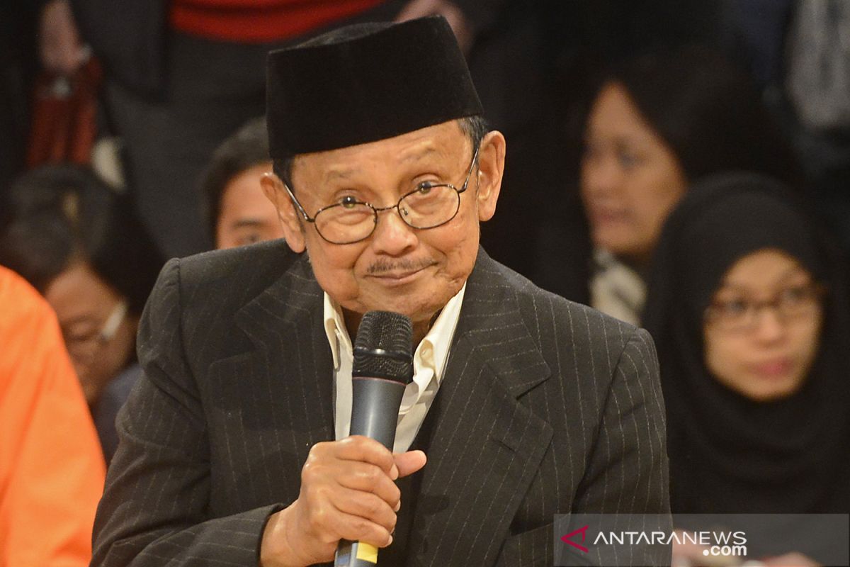 Ahok: Masyarakat Indonesia tidak akan lupa karya BJ Habibie