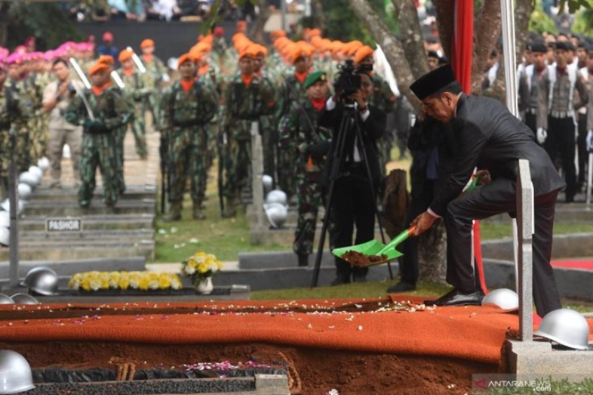 Upacara pemakaman BJ Habibie di Taman Makam Pahlawan Nasional Utama Kalibata