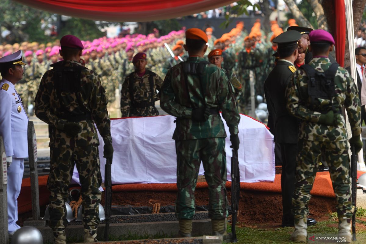 BJ Habibie, Presiden RI pertama yang dimakamkan di TMP Kalibata Jaksel