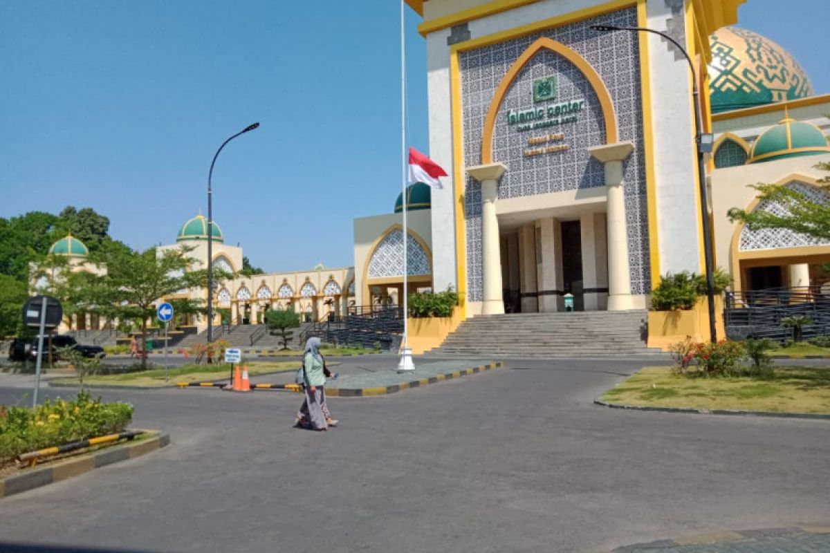 BJ Habibie Wafat - Pemkot instruksikan kibarkan bendera setengah tiang