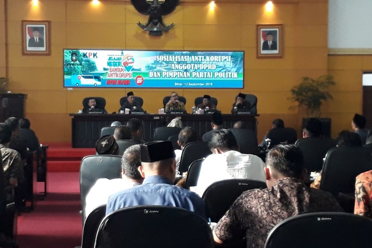 KPK edukasi bahaya korupsi kepada anggota DPRD Blitar