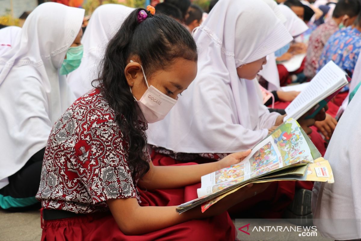 SDN 131 Kota Jambi  dilengkapi pojok baca di ruang kelas