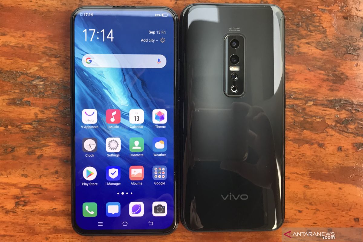 Vivo memamerkan V17 Pro dengan dua kamera swafoto