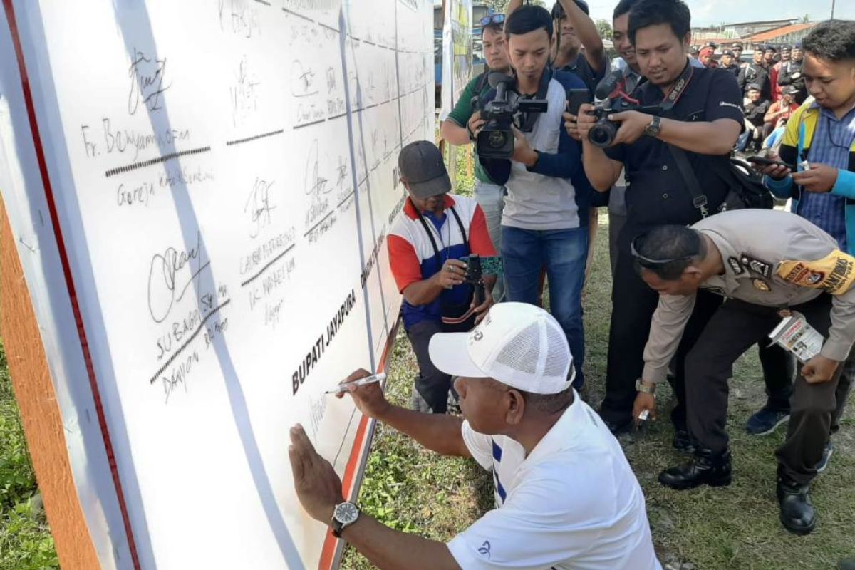 Papua Damai - Dukung program Go Adipura, warga Jayapura deklarasikan jaga kedamaian