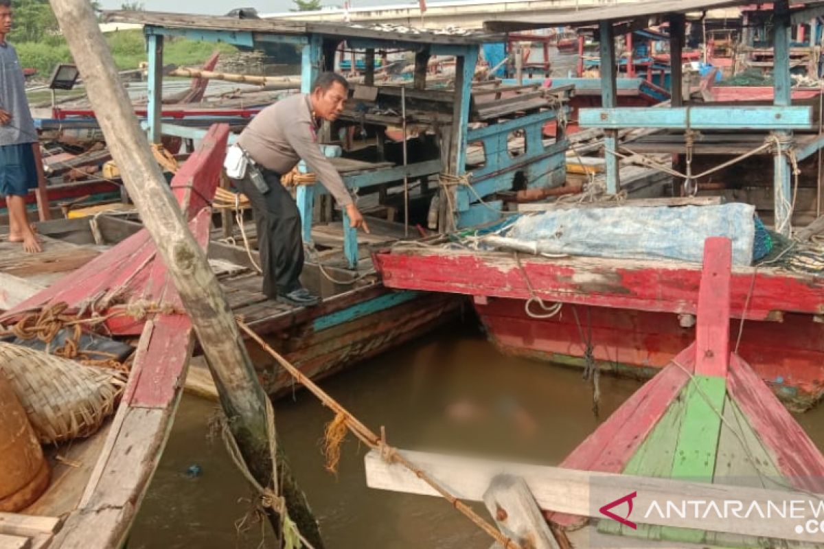 Mayat tersangkut tali kapal di Sungai Deli