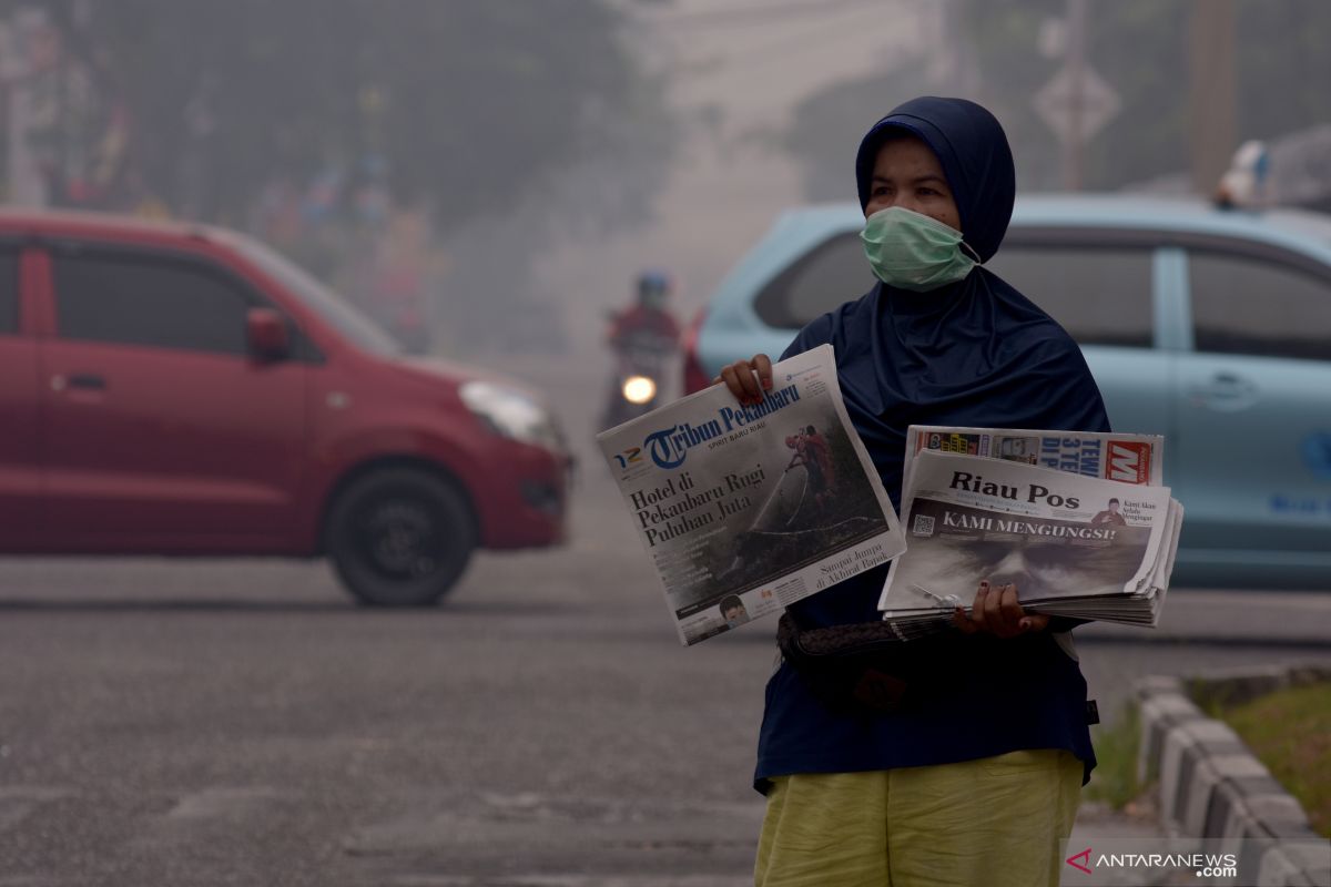 Karhutla Riau - Kabut asap kian pekat, polusi udara di Riau makin berbahaya
