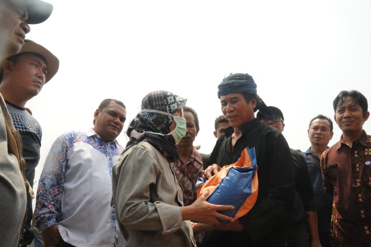 Bupati Lebak meninjau dan beri bantuan warga Baduy korban kebakaran