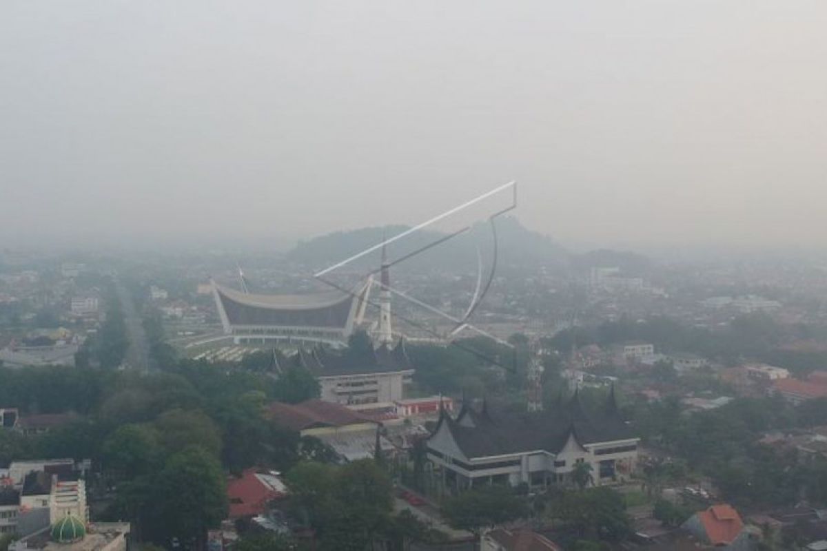 Kabut asap, penerbangan di Bandara Minangkabau masih normal