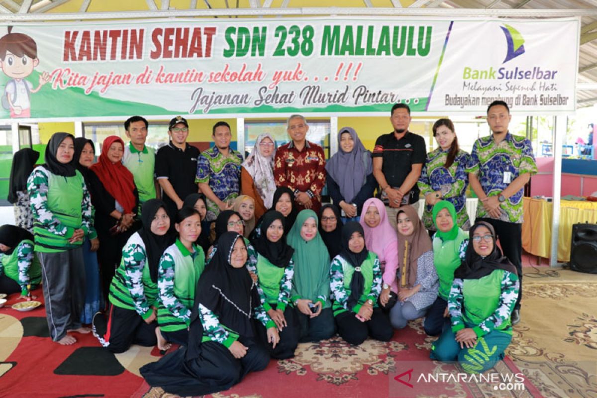 Bupati Lutim resmikan Kantin Sehat SDN 238 Mallaulu
