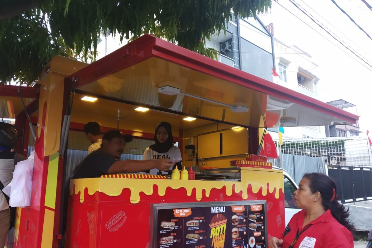 Ayo coba sensasi Food Truck di Padang sambil mejeng (Video)
