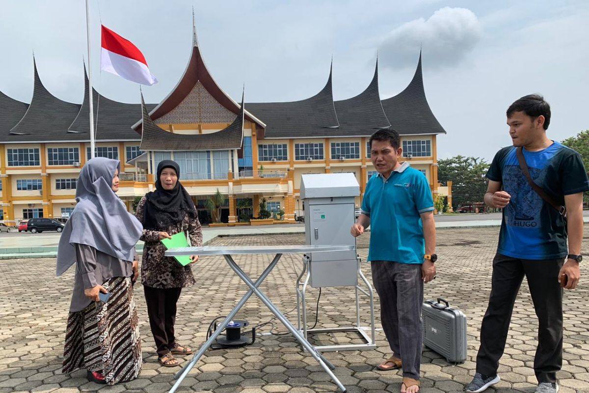 Kabut asap bermunculan, Pemkab Pasaman Barat langsung uji kualitas sampel udara