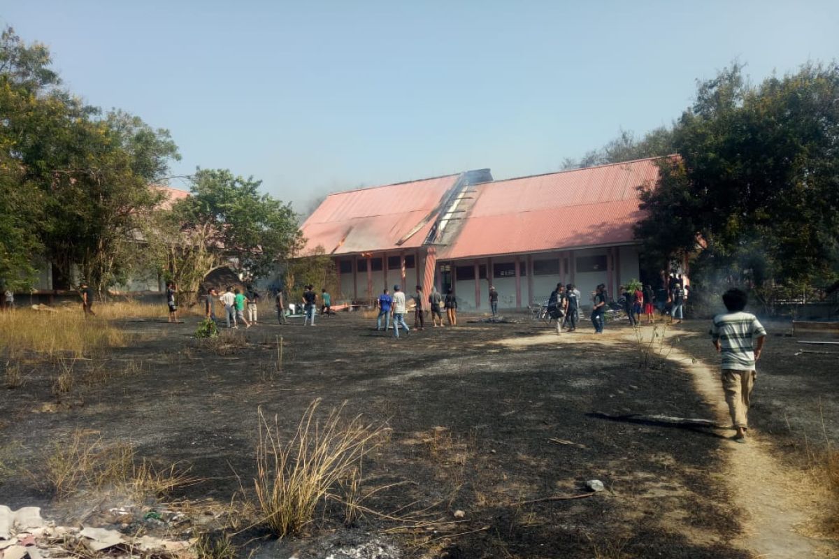 Dua gedung perkuliahan Untad terbakar