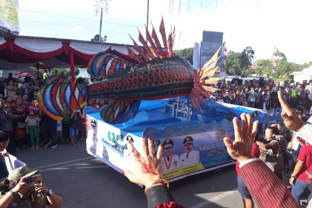 Parade kostum dan budaya Sibolga meriahkan Karnaval Pesona Danau Toba