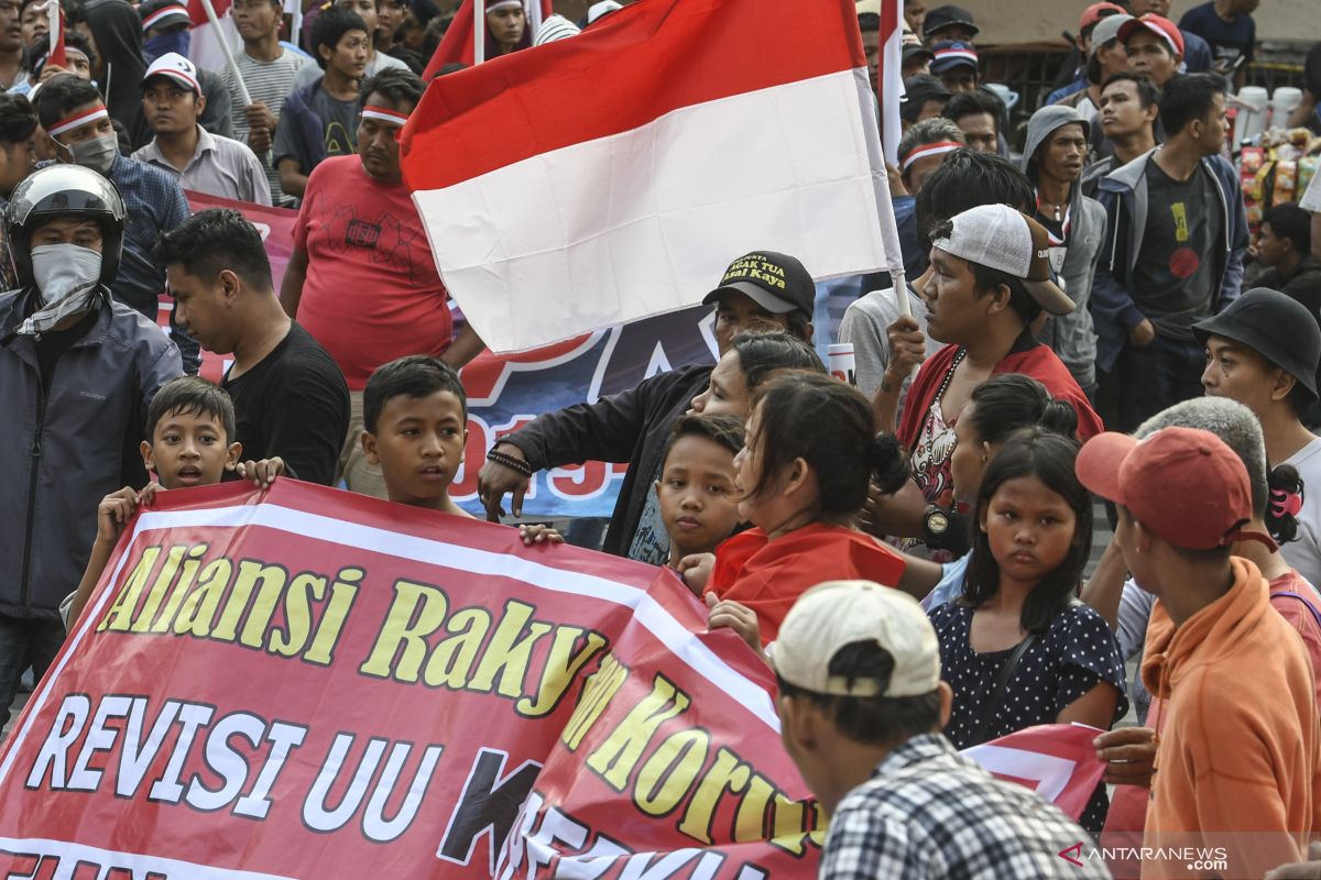 Ikut unjuk rasa di KPK, AR: Anak-anak dapat Rp50 ribu bang