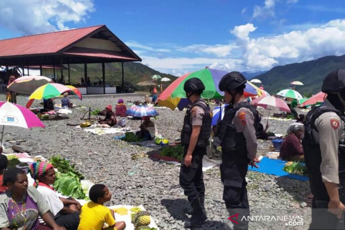 Polres Puncak Jaya gelar patroli serta sambang warga