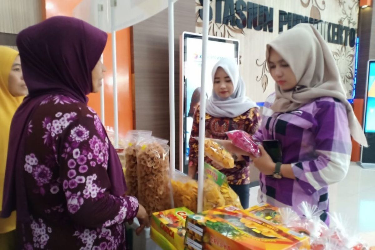 KAI gelar pameran UMKM di Stasiun Purwokerto, ada produk khas Wonosobo