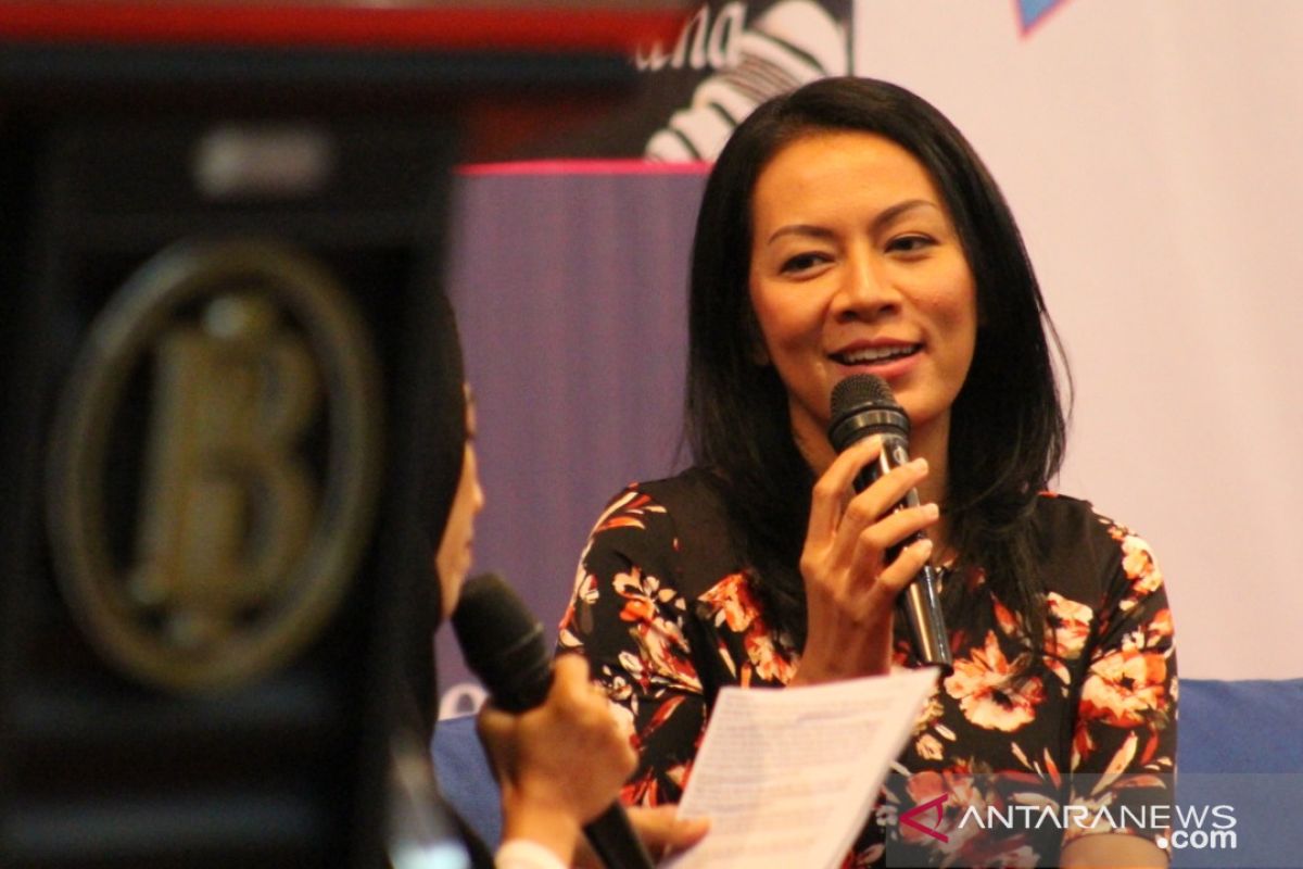 Dewi Lestari  digandeng BI Jember untuk galakan gerakan literasi