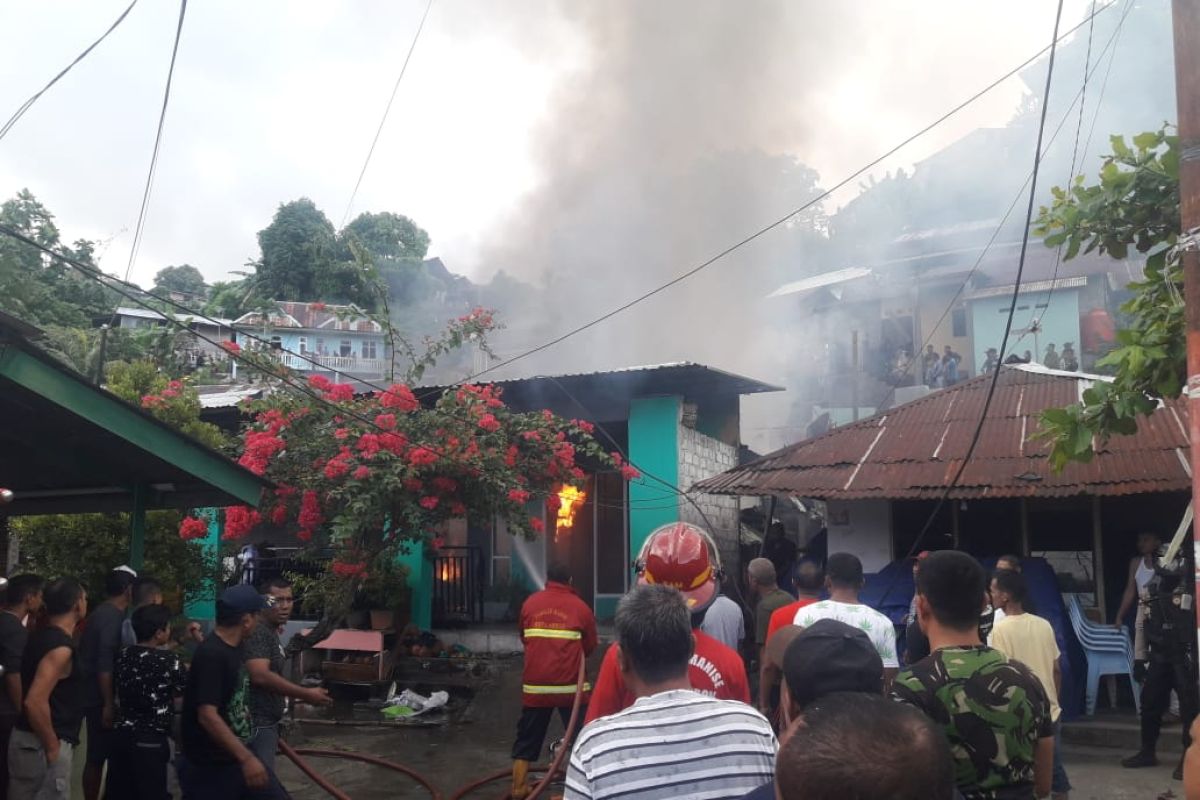 Polres Ambon benarkan dua warga tewas dalam kebakaran