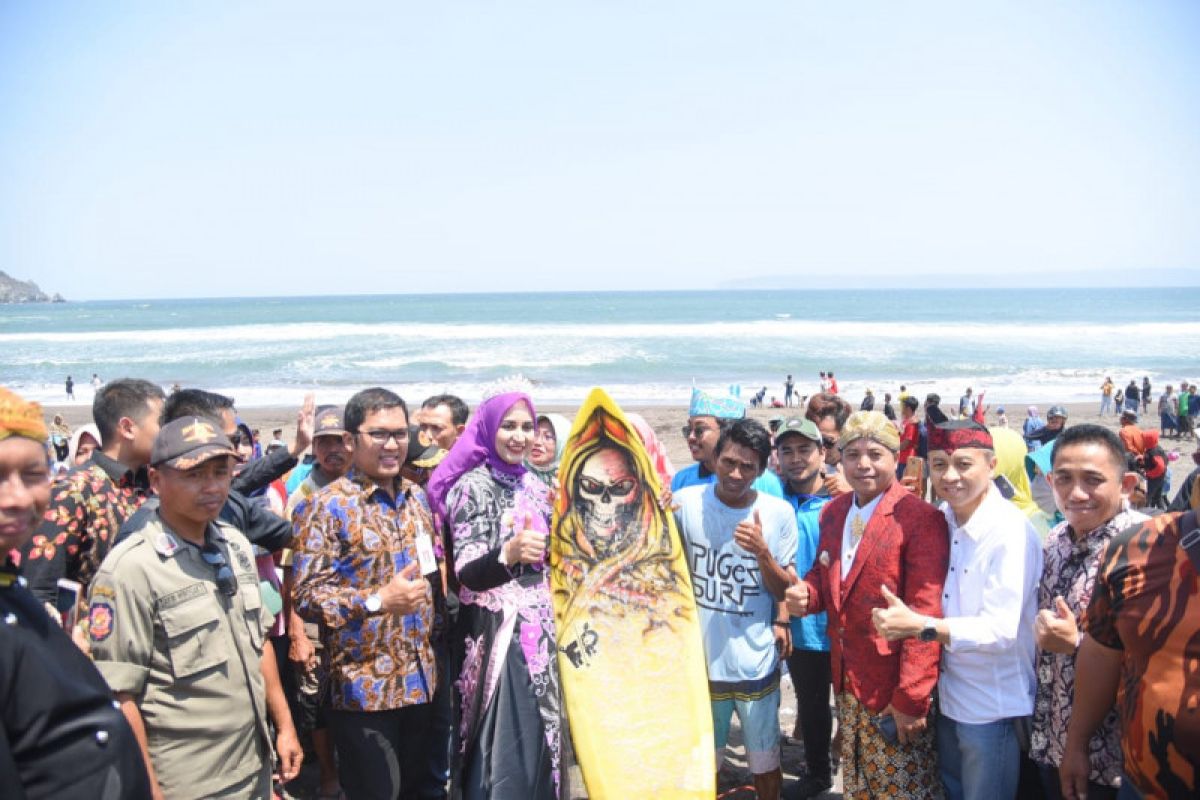 Jember lestarikan budaya lokal melalui "Puger Etnik Karnaval"