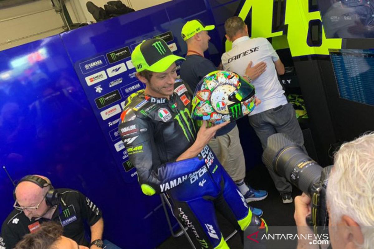 Rossi pakai helm dengan livery spesial di GP San Marino