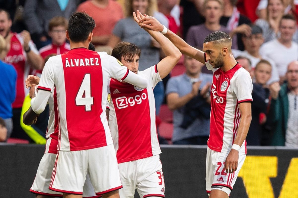 Ajax libas Heerenveen 4-1