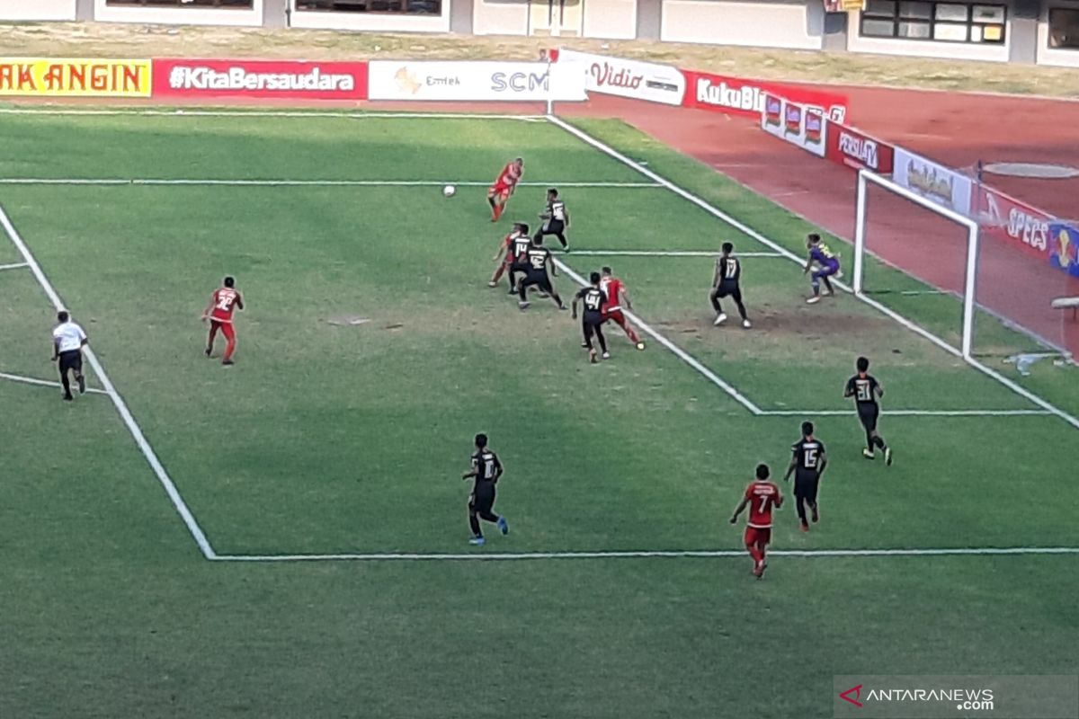 Akhirnya Persija Jakarta berhasil taklukkan PSIS 2-1 dalam laga penentu nasib sang pelatih