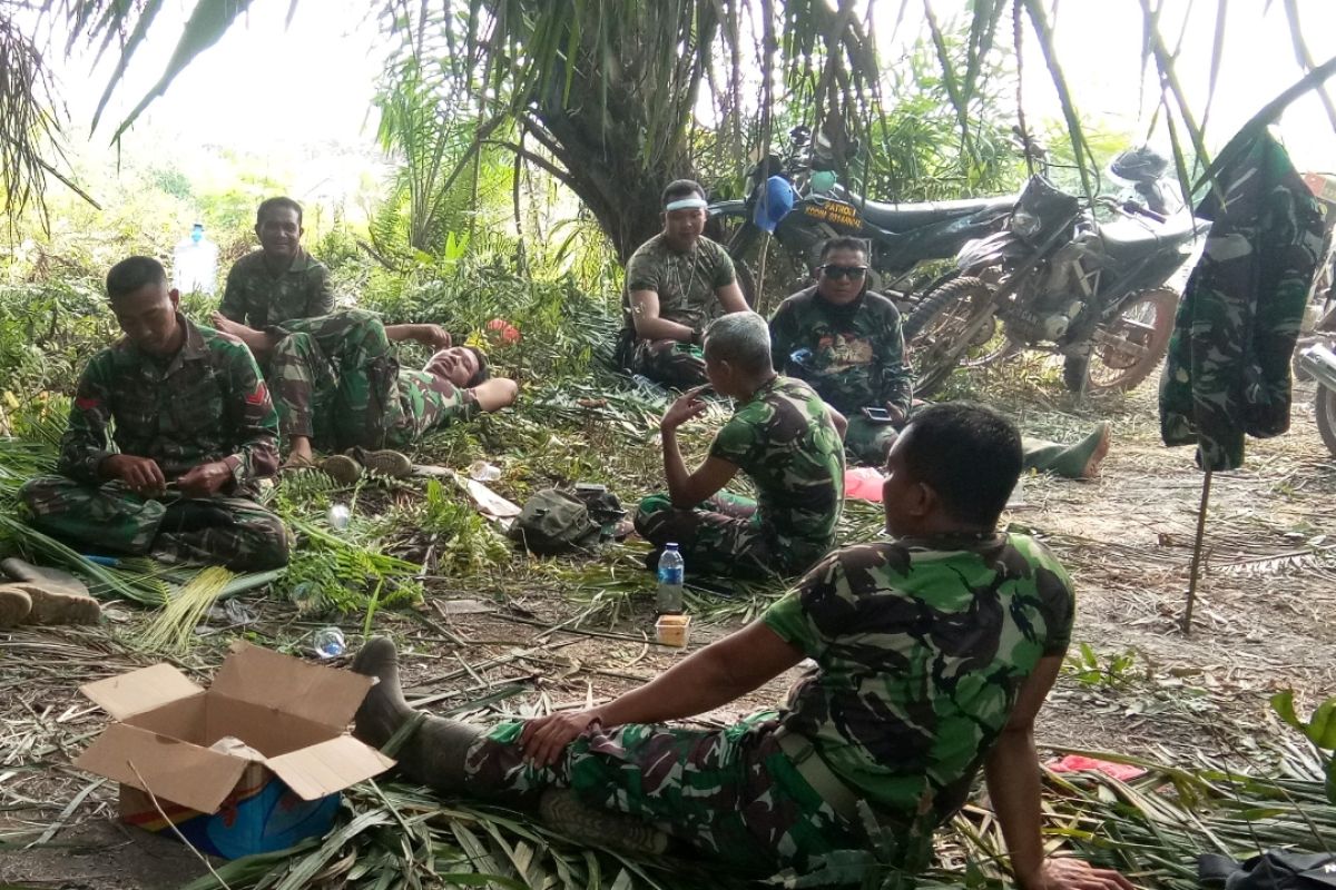 Karhutla Riau - Begini kisah prajurit padamkan Karhutla di Inhil