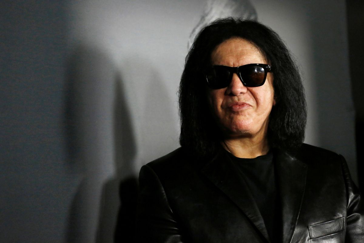 Kiss tunda konser karena Gene Simmons dirawat