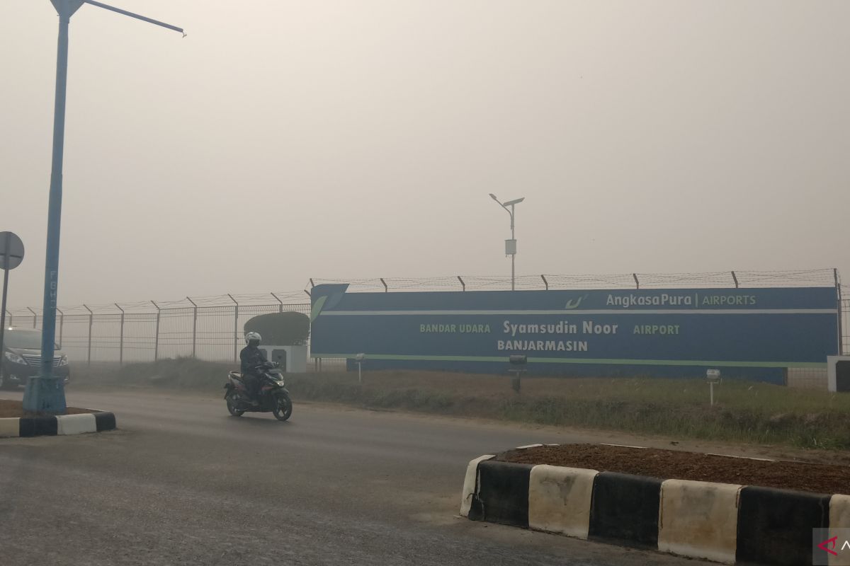 Bandara Syamsudin Noor kembali dikepung kabut asap