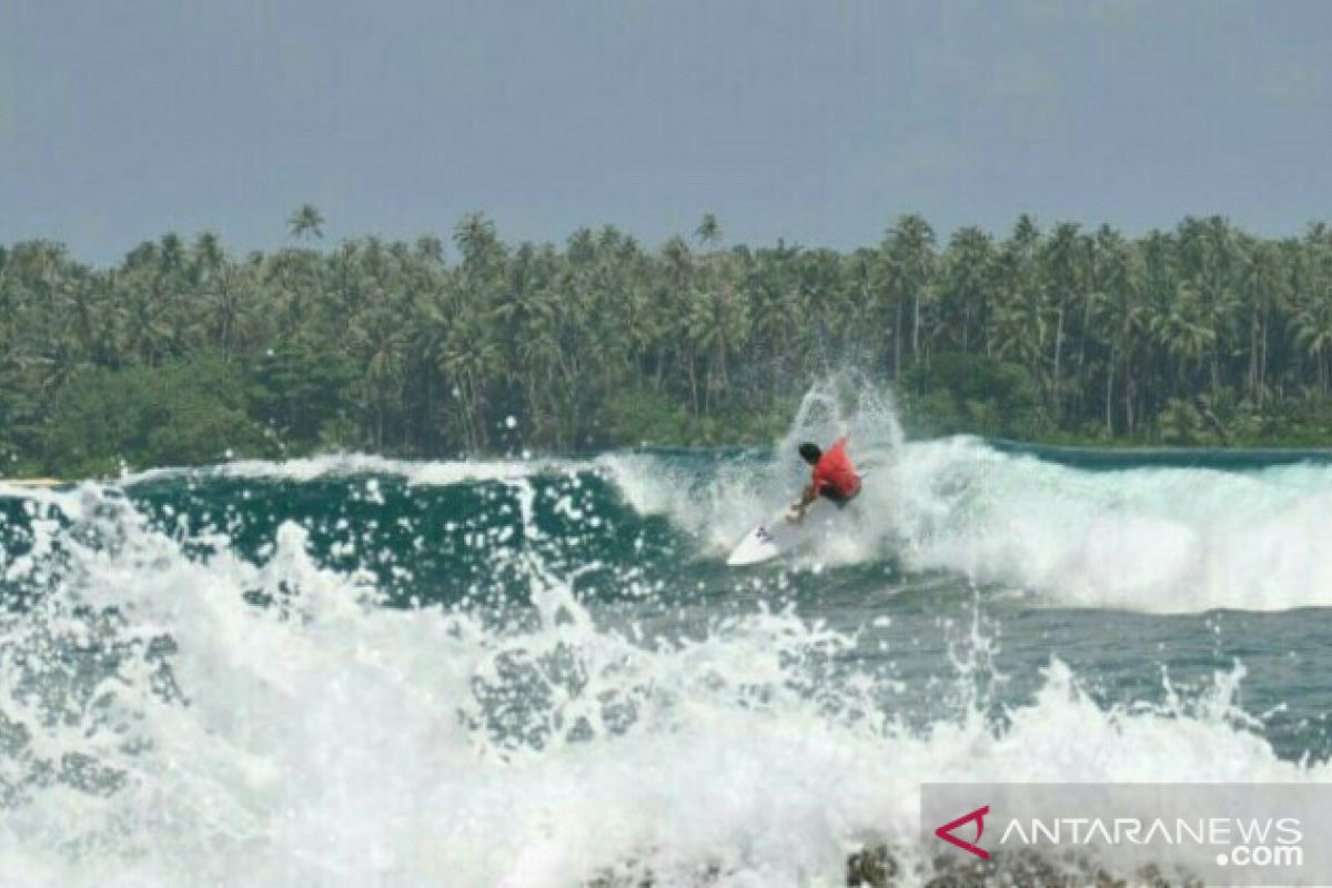 Jordy dan Piper Harrison juarai Surfing Nias Pro Sail Nias