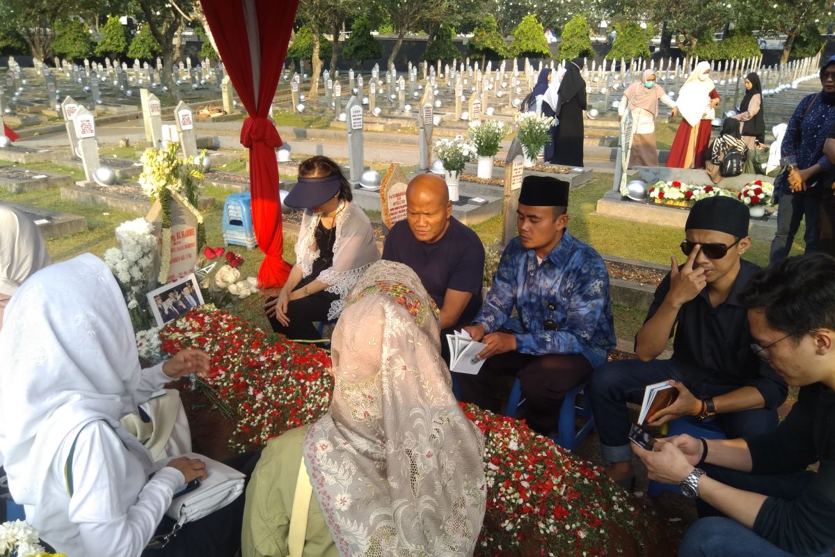 Adrie Subono: yang ngajarin saya baca Surat Yasin Pak Habibie