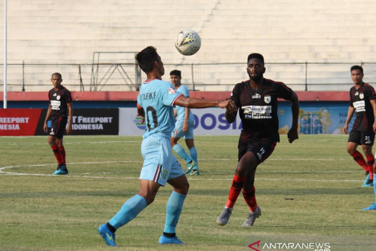 Alex punya penting untuk Persela