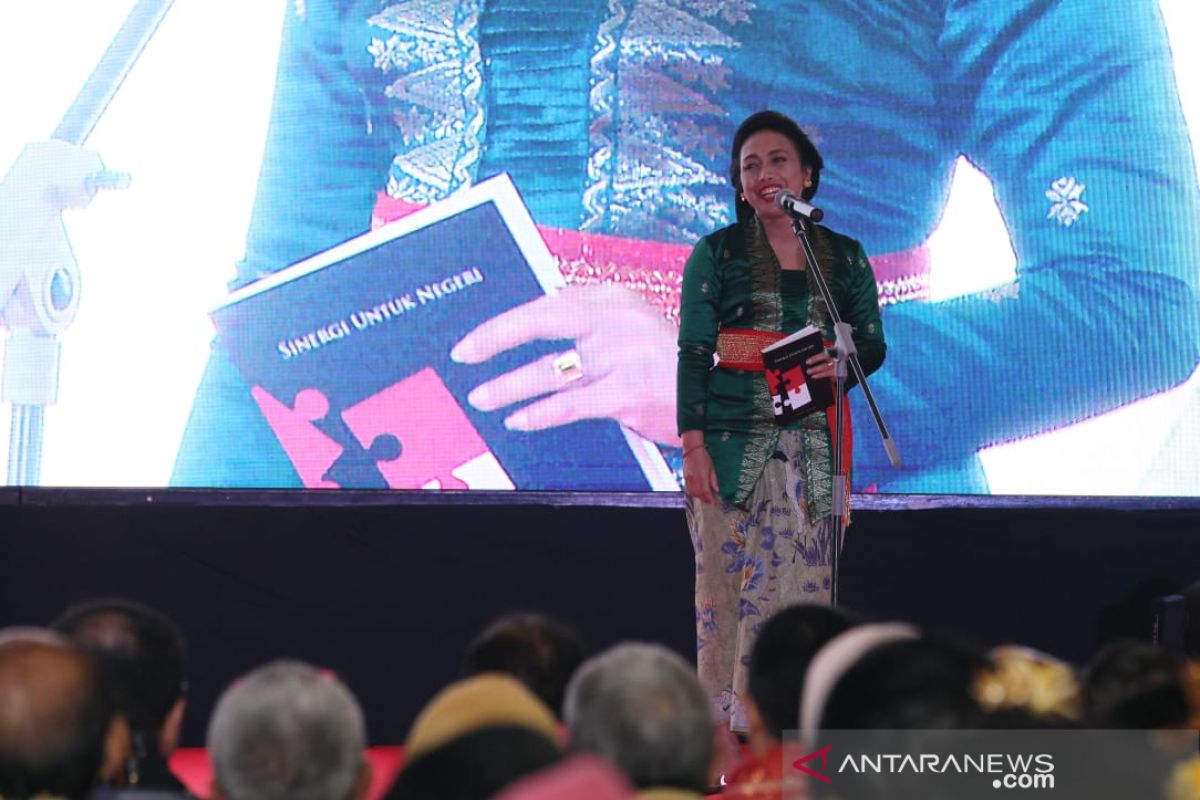 Bintang Puspayoga luncurkan buku Sinergi Untuk Negeri