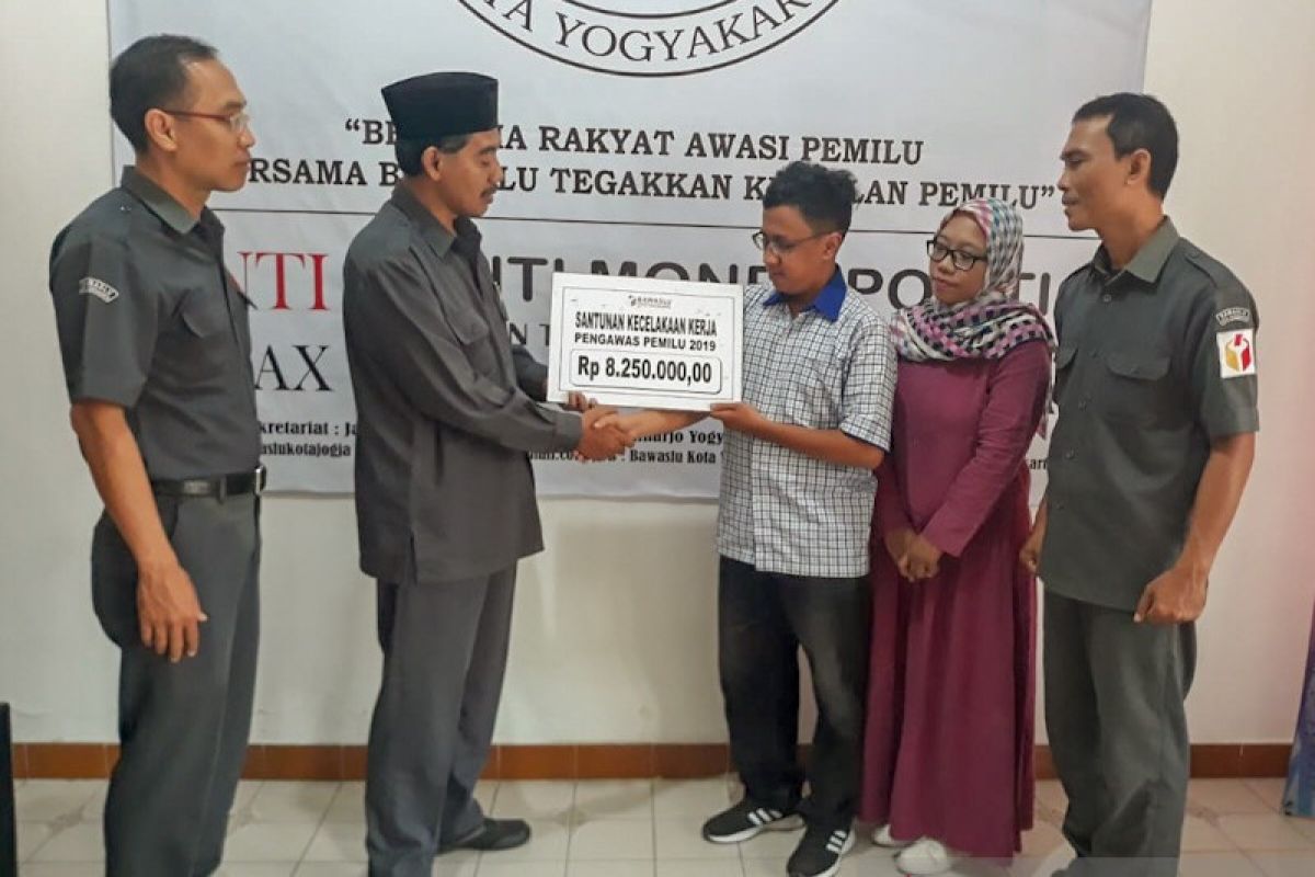 Dua pengawas Pemilu 2019 Kota Yogyakarta terima santunan