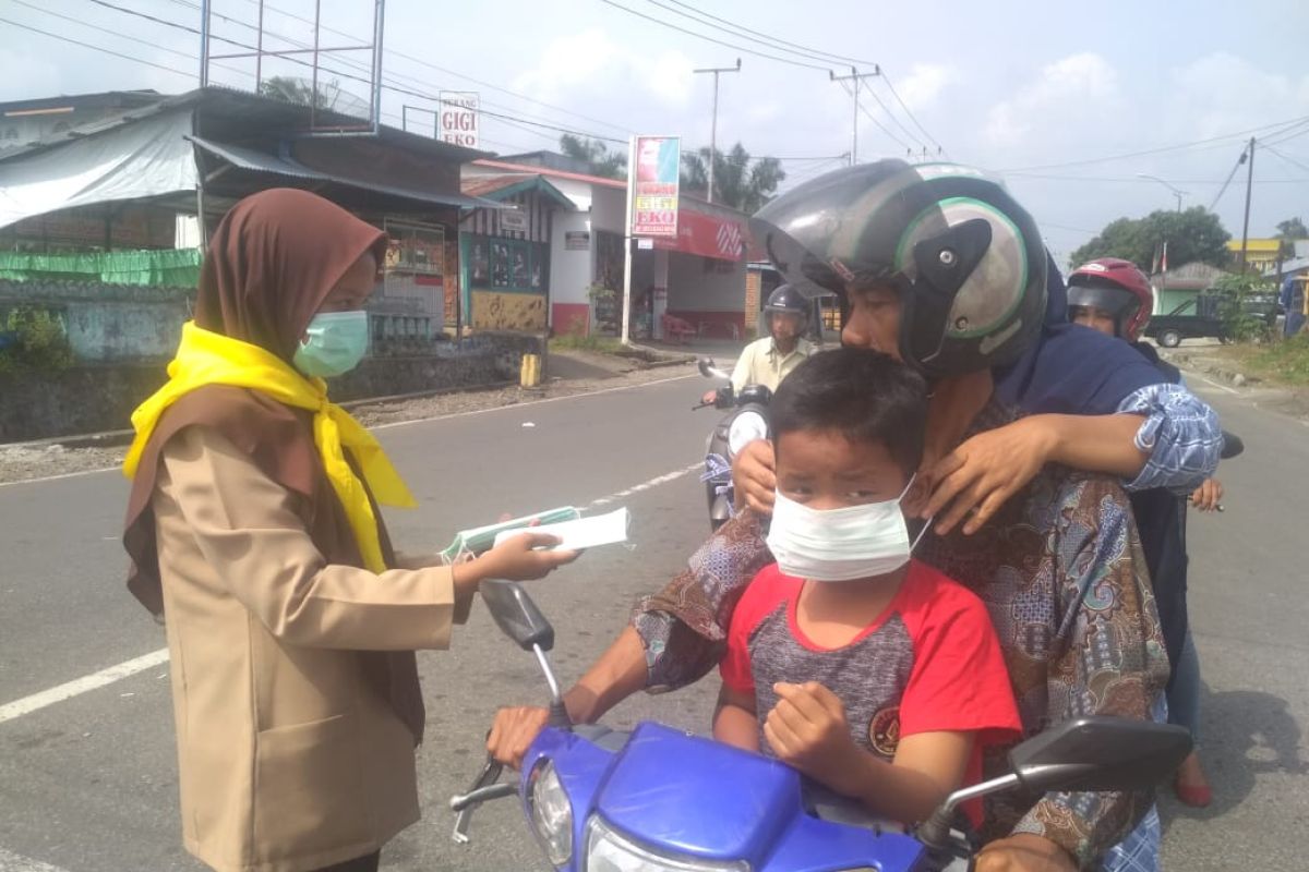 Dinkes Sumsel turunkan  tim bagikan masker