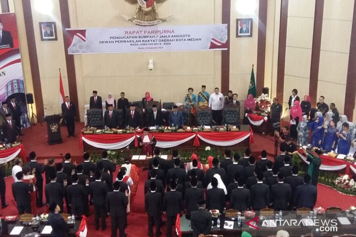 Sah, 50 anggota DPRD Kota Medan telah dilantik