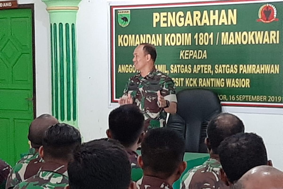 Dandim imbau TNI jadi teladan dalam merawat keberagaman di Wondama