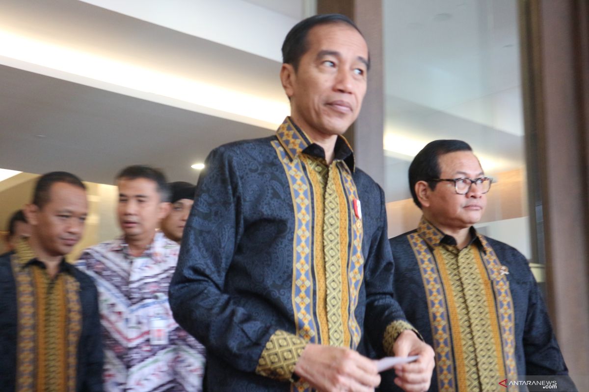 Jokowi tegaskan tak ada pengembalian mandat pimpinan KPK