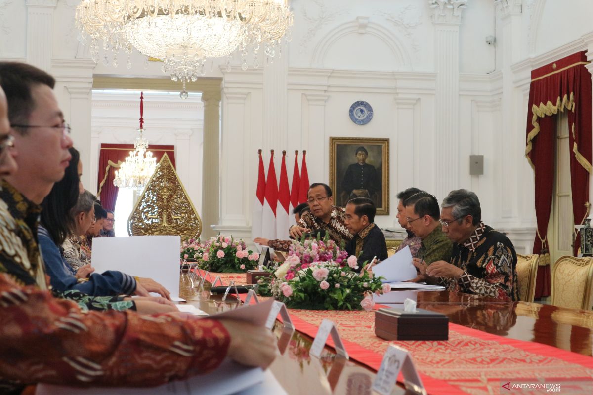 Presiden Jokowi harap pengusaha tekstil berhati-hati terkait resesi