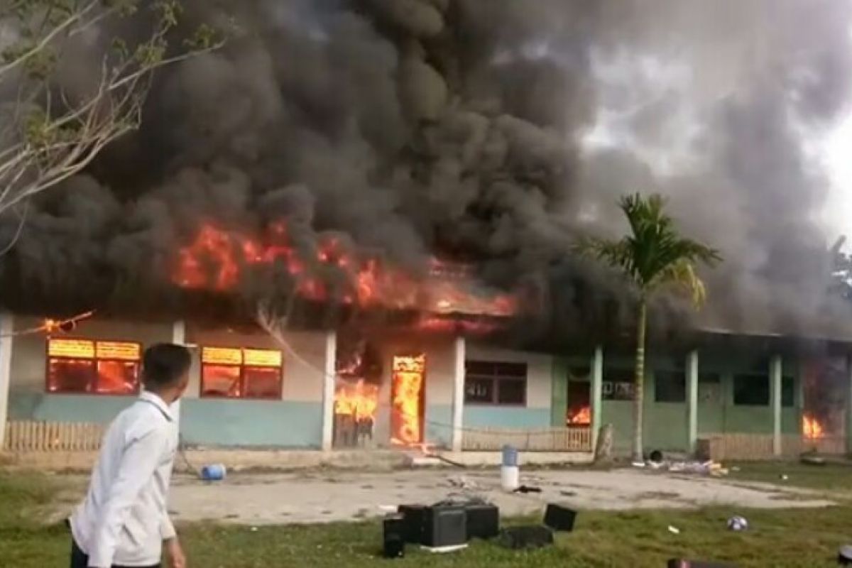 Madrasah Aliyah Guppi  di Kabupaten Mamuju terbakar