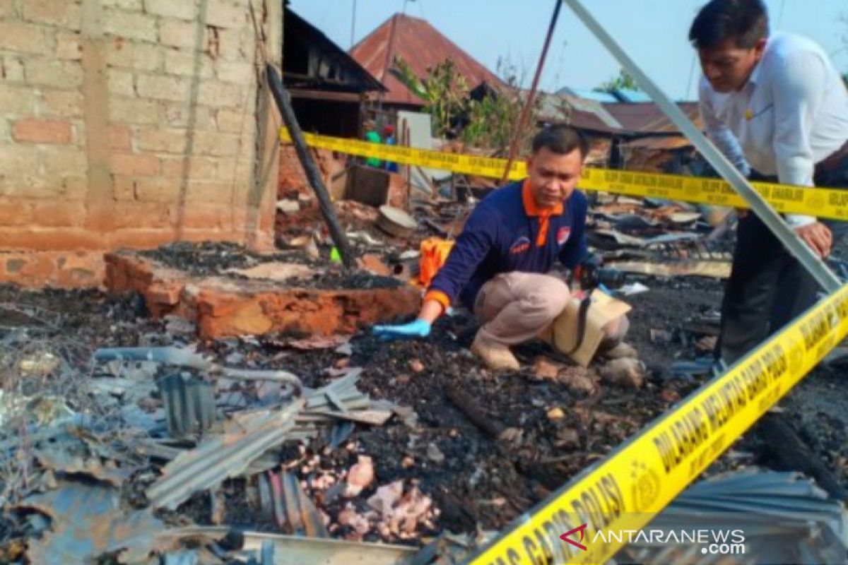 Polisi selidiki penyebab 22 rumah terbakar