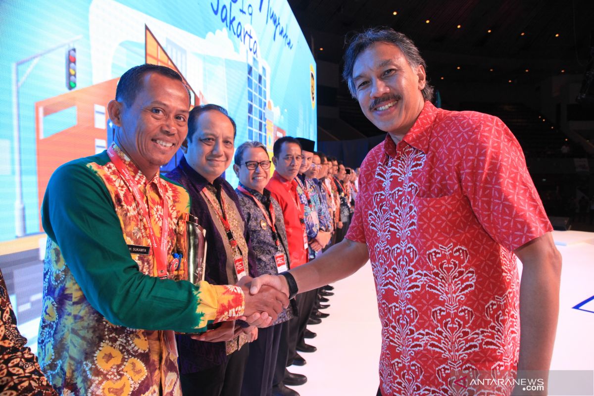 Tanah Laut wins WTN award from Ministry of Transportation