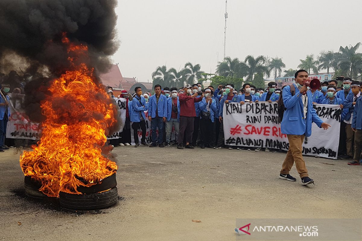 Mahasiswa  kembali protes kelambanan Gubernur Riau atasi karhutla