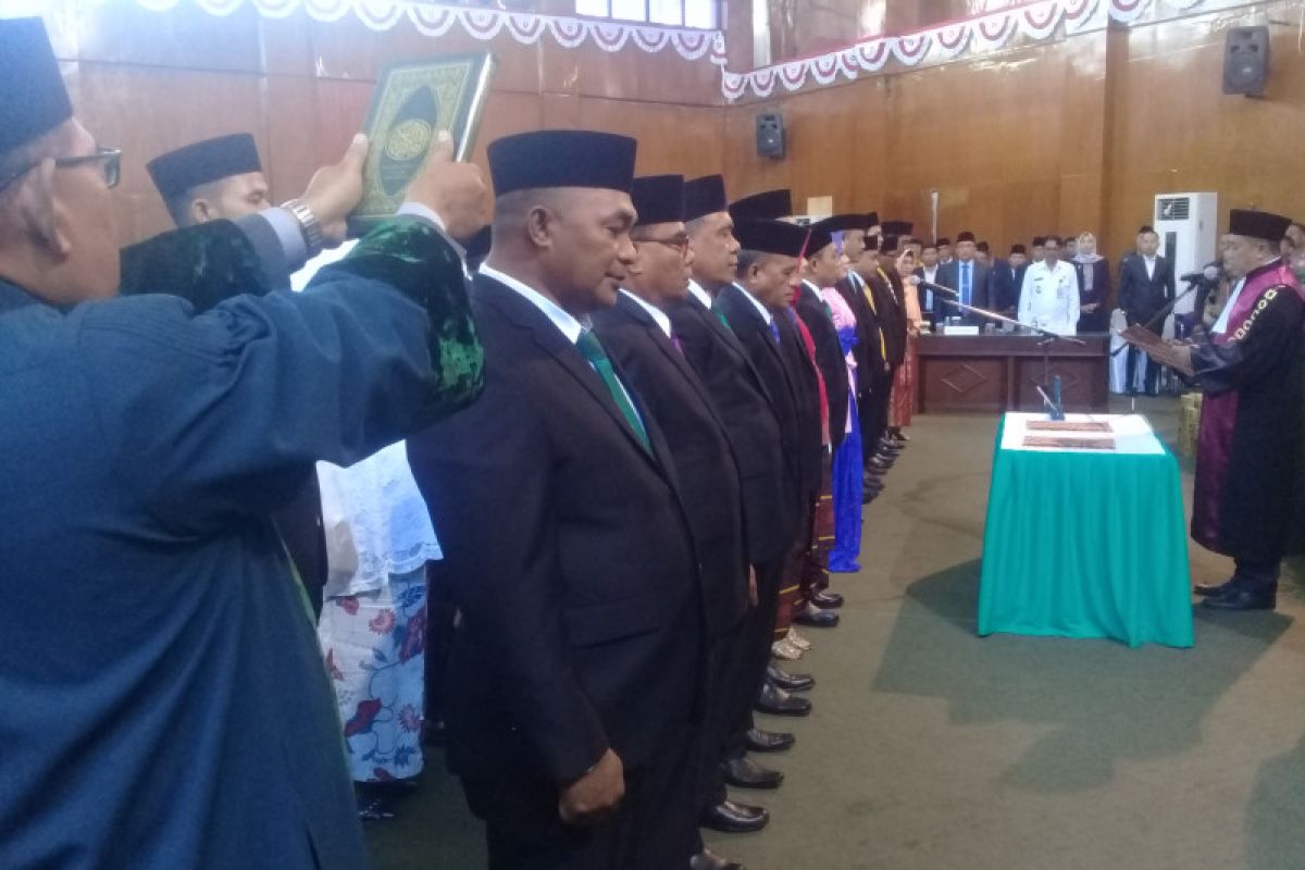 30 anggota DPRD Kota Ternate dilantik
