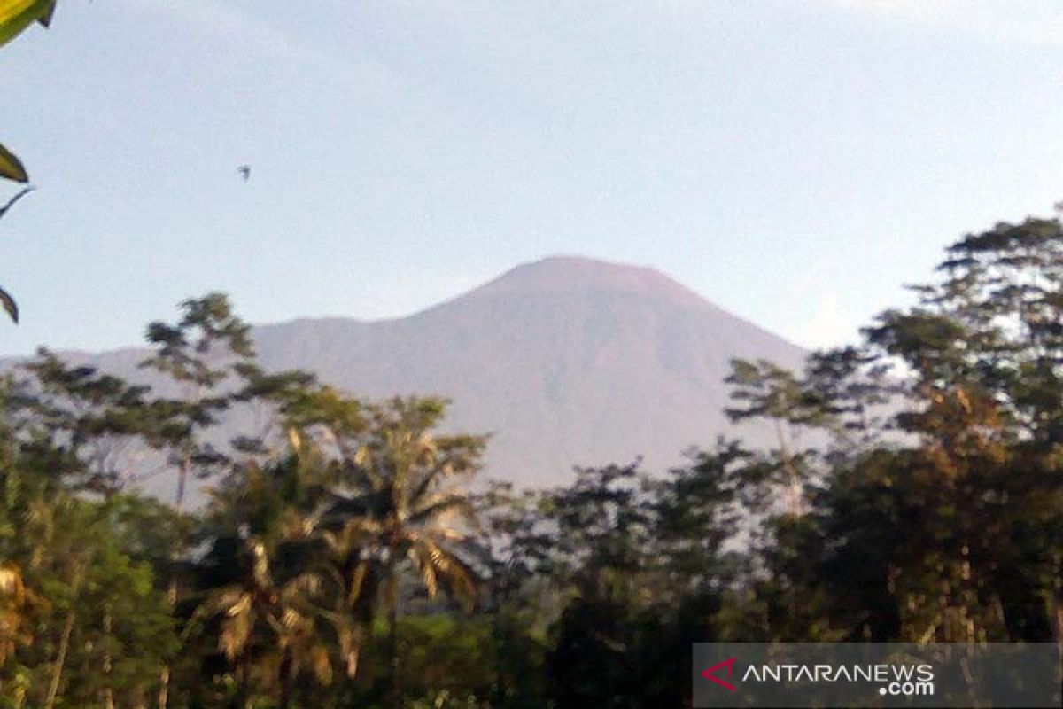 Surono: Peningkatan aktivitas Gunung Slamet tidak perlu dikhawatirkan