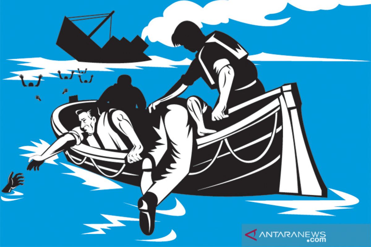 Kapal tenggelam disambar petir, empat awak hilang